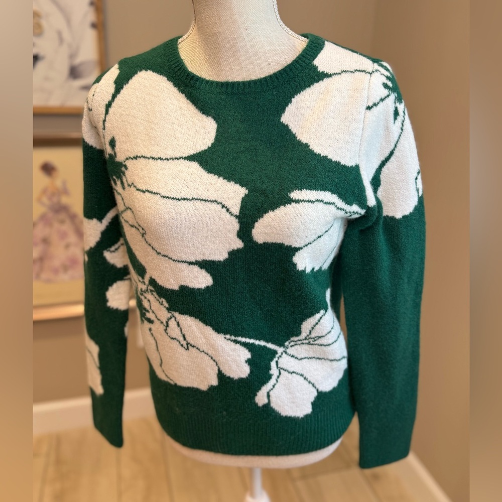 LIZ CLAIBORNE Green and White Floral Crewneck Sweater